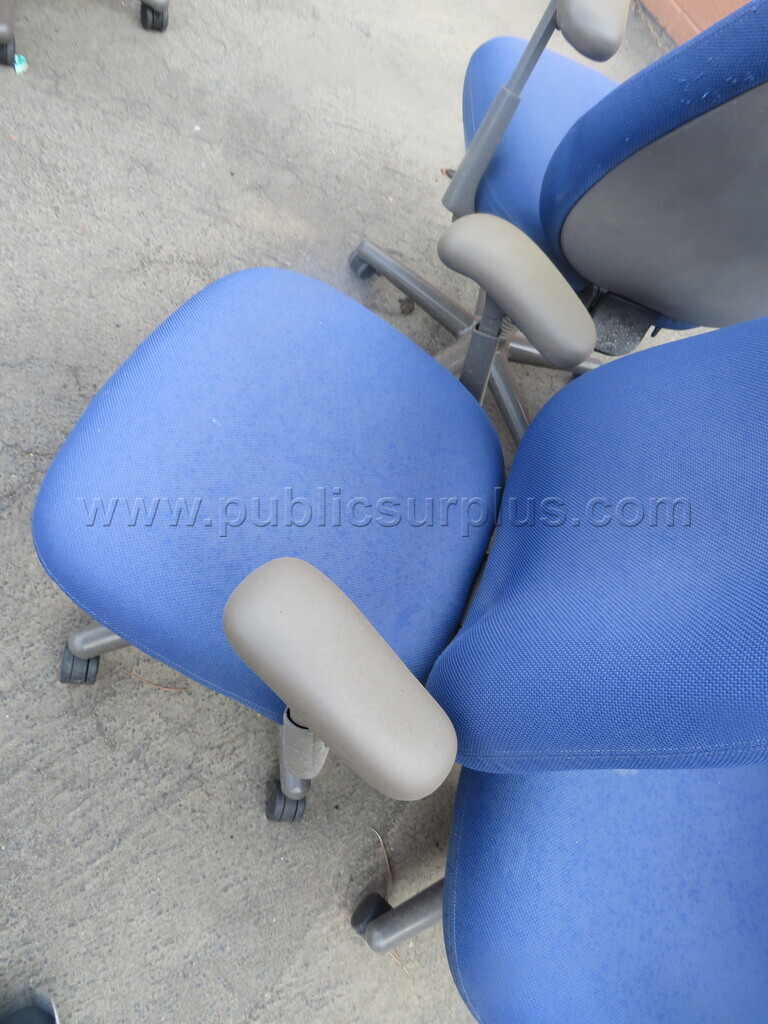 Lot of 4 Rolling Chairs   Government Surplus Auction - Photo #3