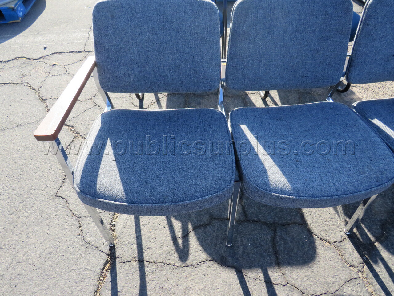 Bank of 3 Chairs   Government Surplus Auction - Photo #2