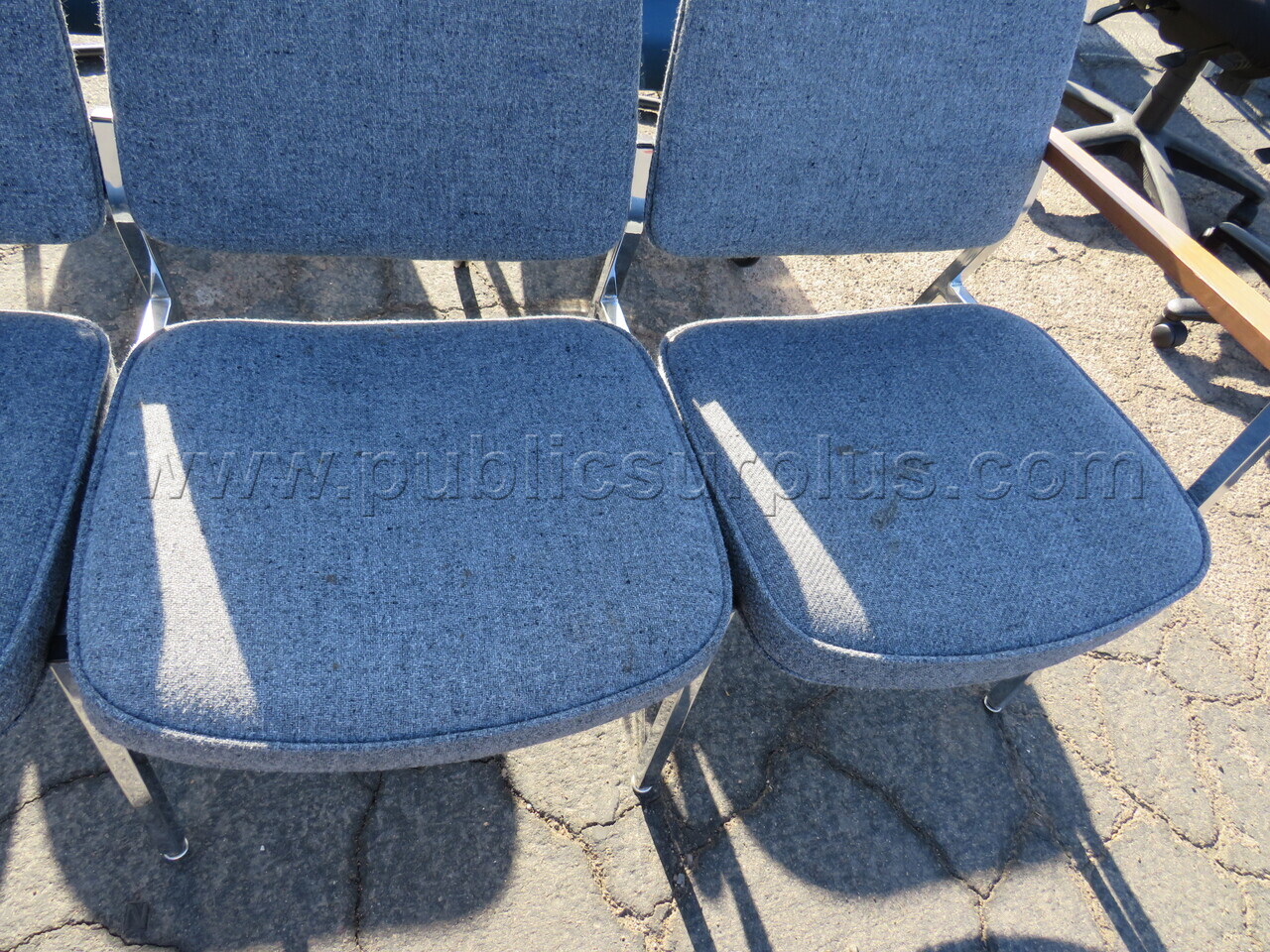 Bank of 3 Chairs   Government Surplus Auction - Photo #3