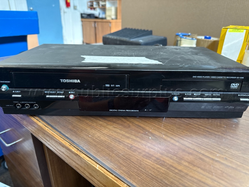 Toshiba DVD/VHS Player   Government Surplus Auction - Primary Photo