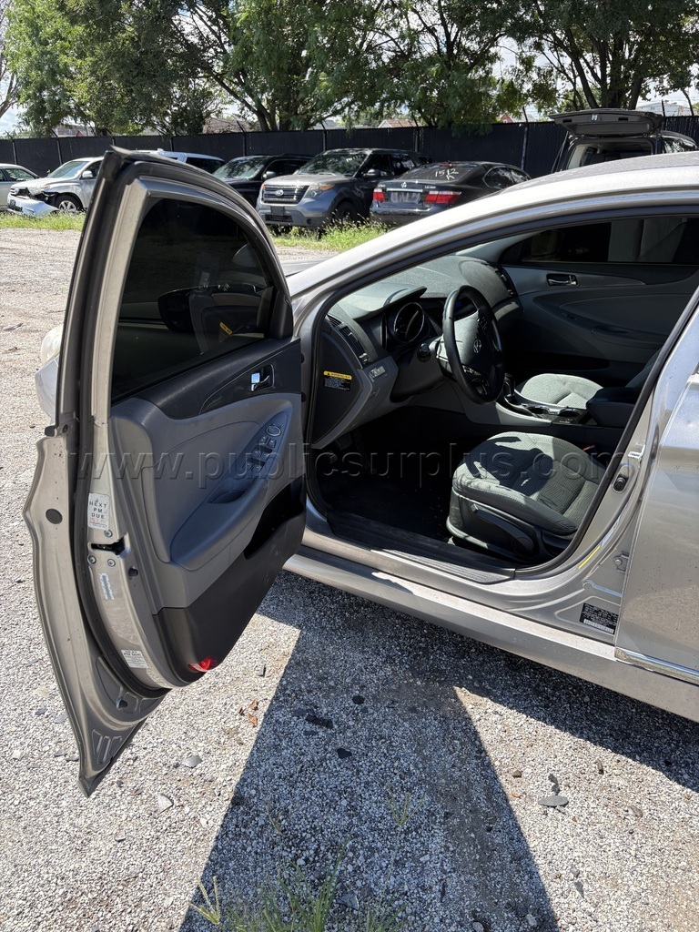 2013 Hyundai Hybrid Hyundai  Government Surplus Auction - Photo #5