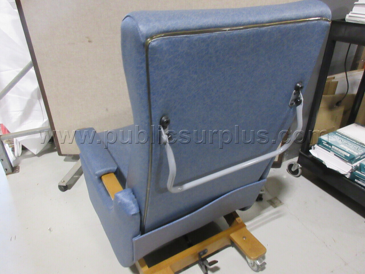 Hospital Recliner   Government Surplus Auction - Photo #3