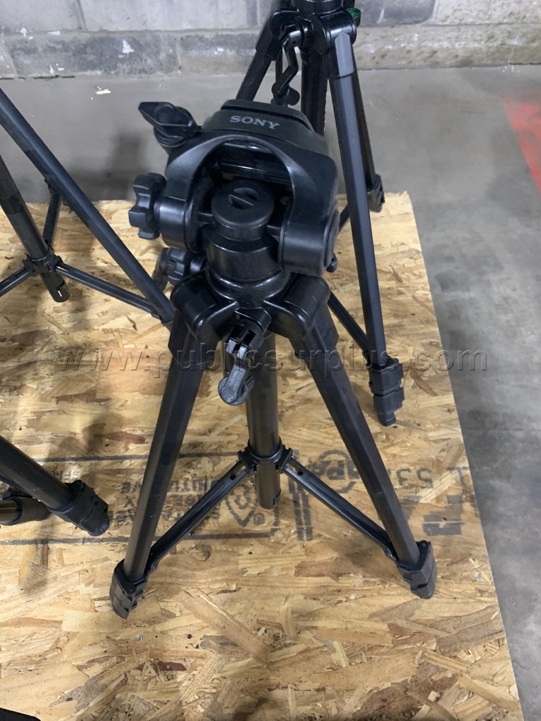 Assorted Tripods /KK   Government Surplus Auction - Photo #4