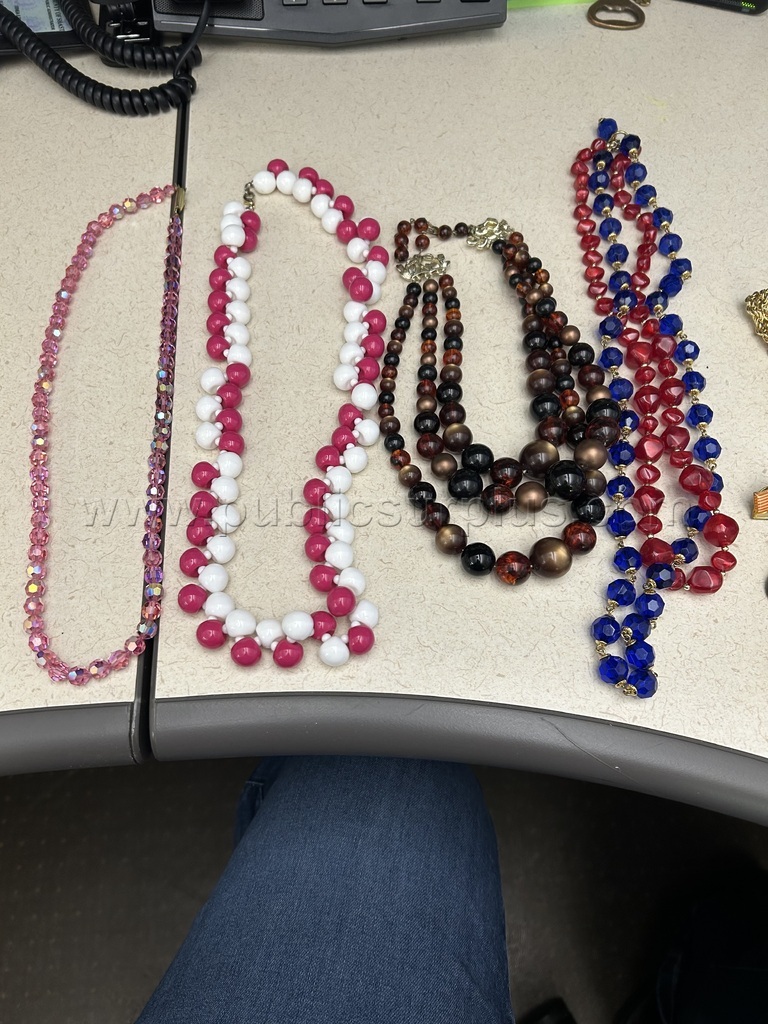 Mixed Jewelry and Presidential Coin Set   Government Surplus Auction - Photo #2