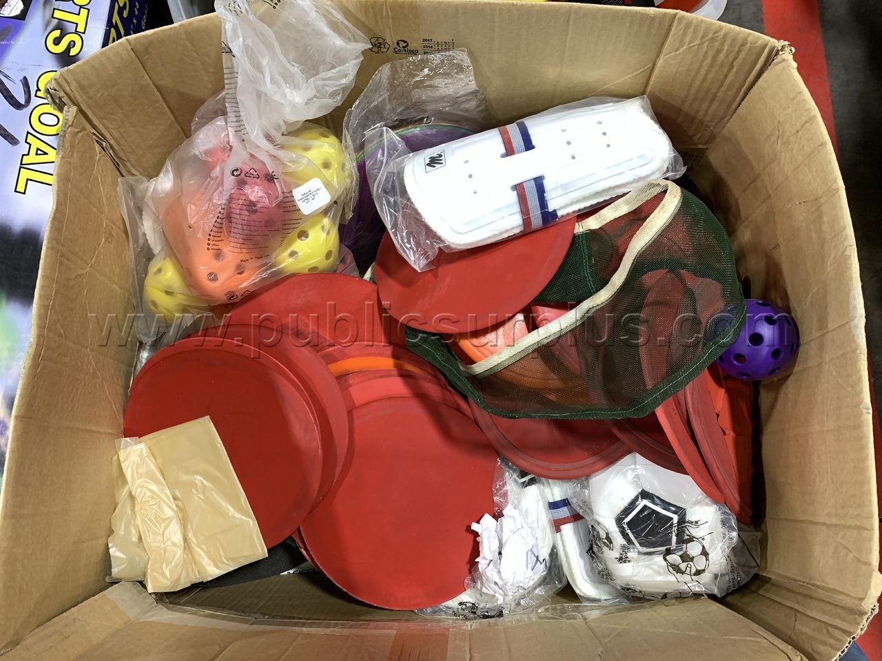 Hockey Table, Goals & Kids Sports Equipment /KK   Government Surplus Auction - Photo #3