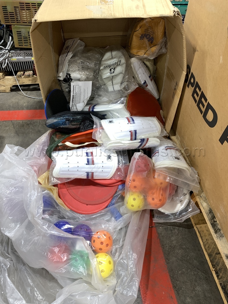 Hockey Table, Goals & Kids Sports Equipment /KK   Government Surplus Auction - Photo #4
