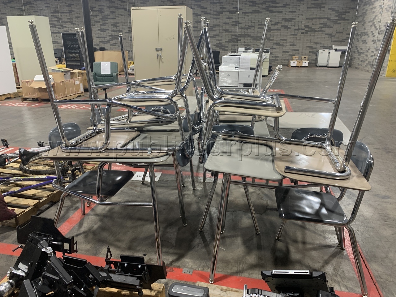 Metal Student Desks, Ivy League /KK   Government Surplus Auction - Photo #3