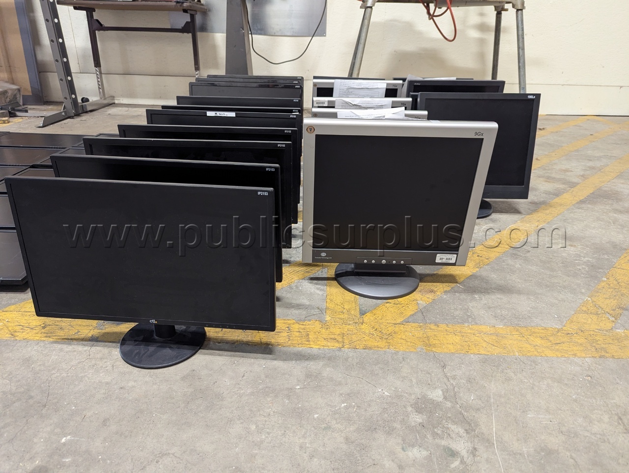 1 Pallet of Various Monitors - Qty: 38   Government Surplus Auction - Photo #4