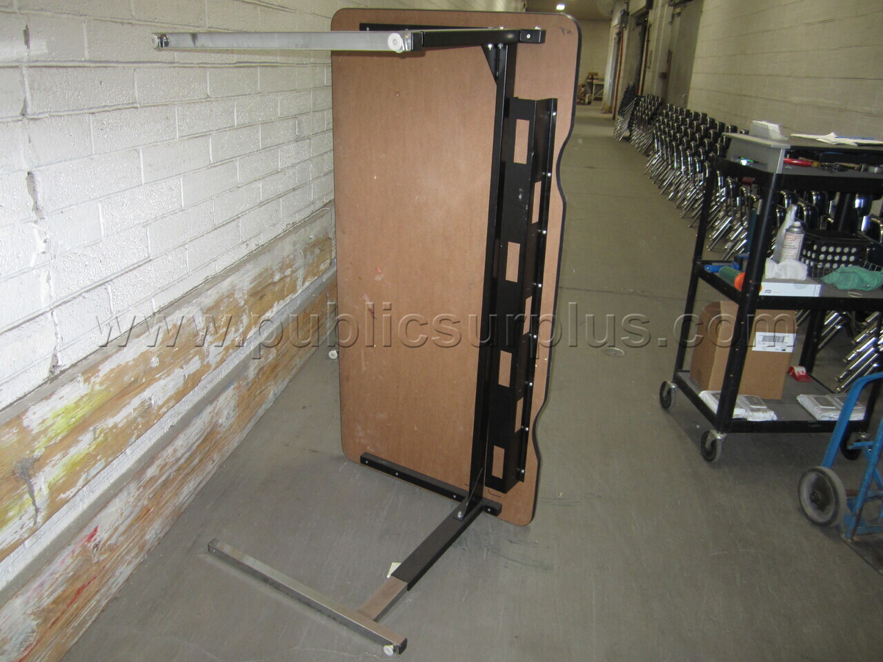 TABLE (43874)R   Government Surplus Auction - Photo #3