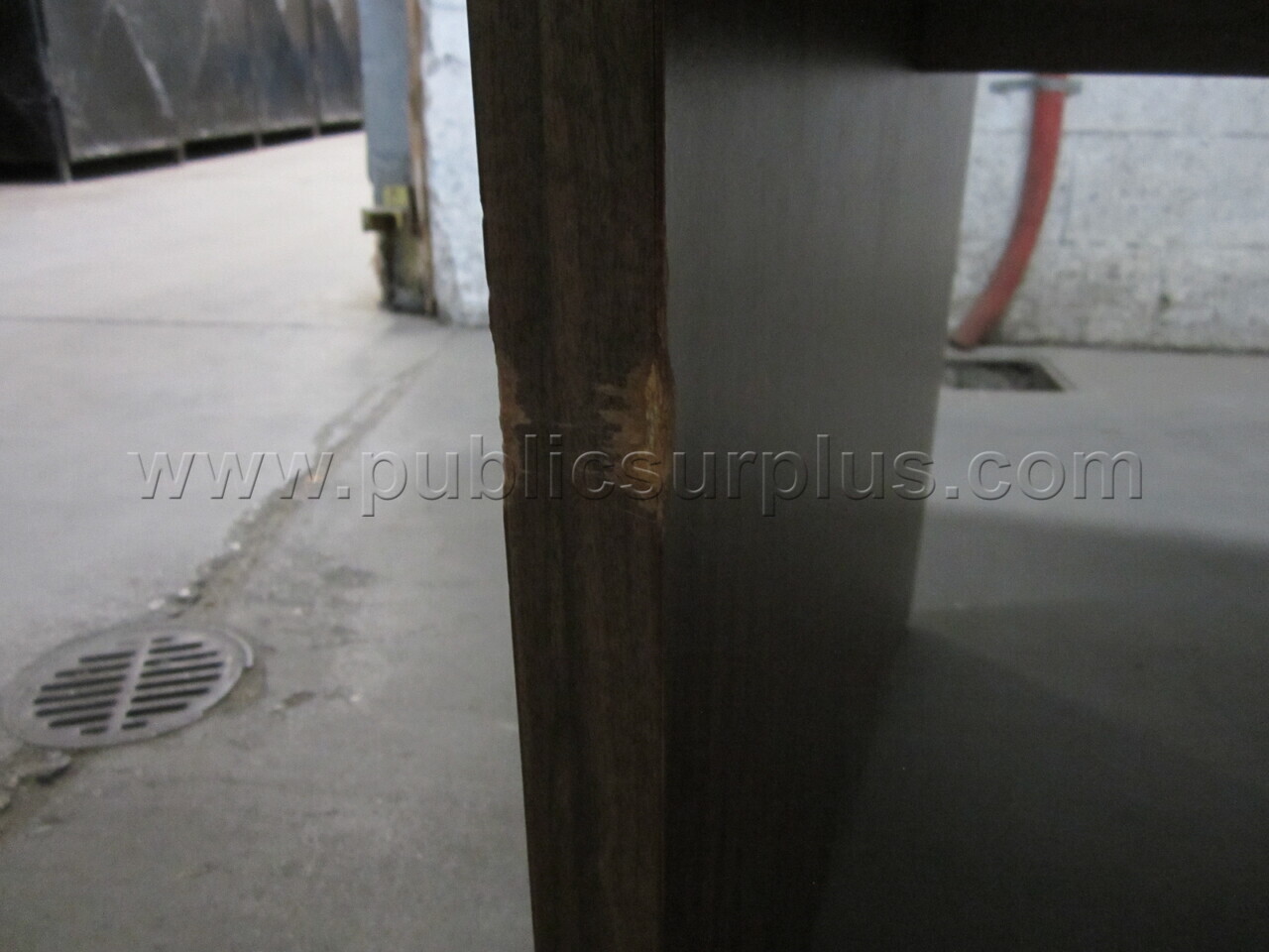 WOODEN TABLE (43861)R   Government Surplus Auction - Photo #3