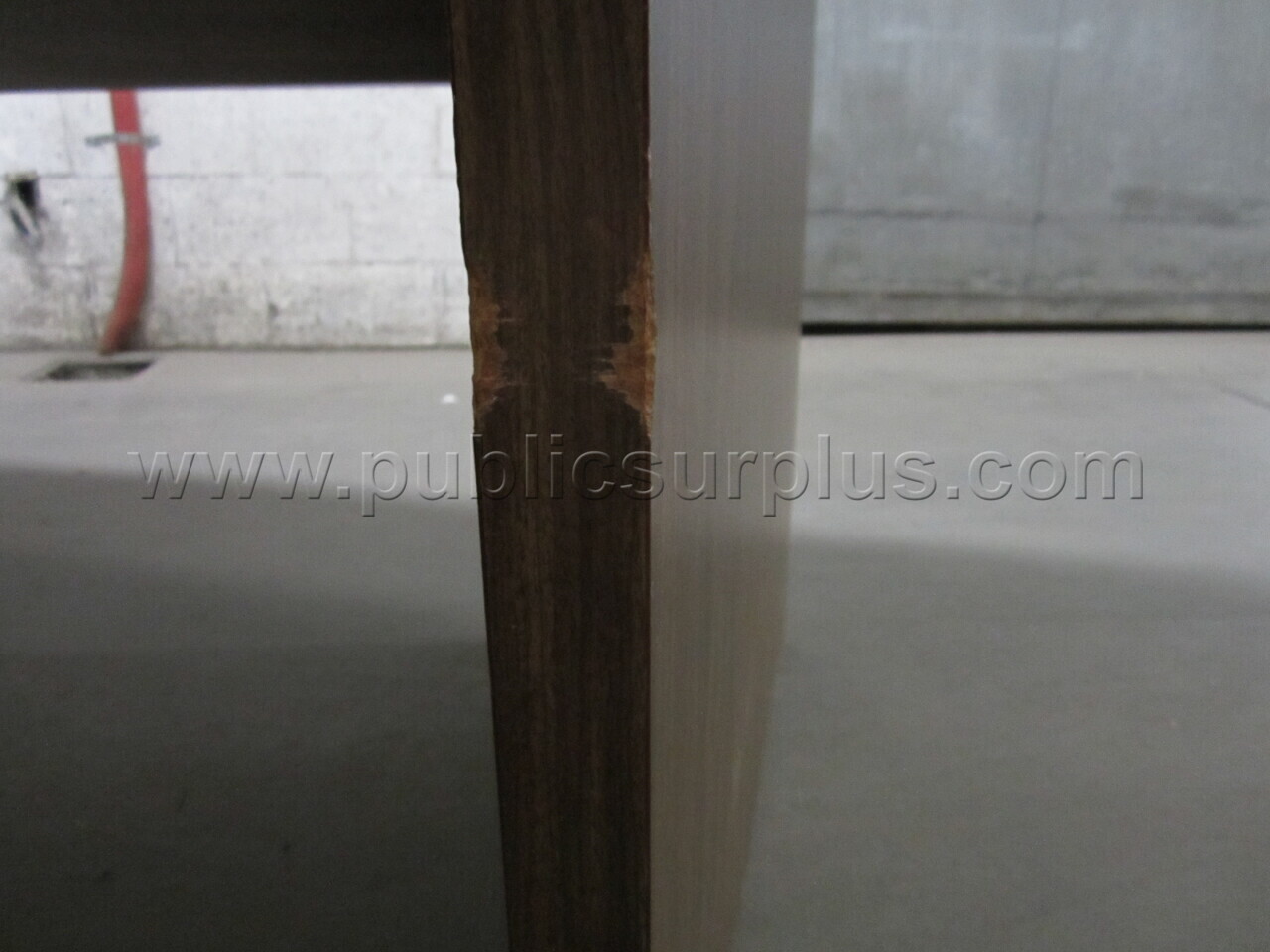 WOODEN TABLE (43861)R   Government Surplus Auction - Photo #4