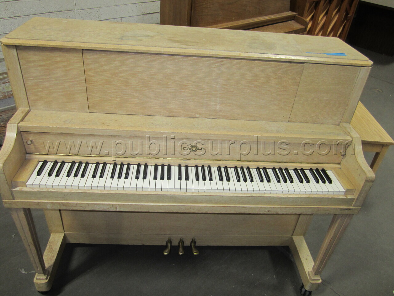 CABLE PIANO W BENCH (43864)R   Government Surplus Auction - Photo #2