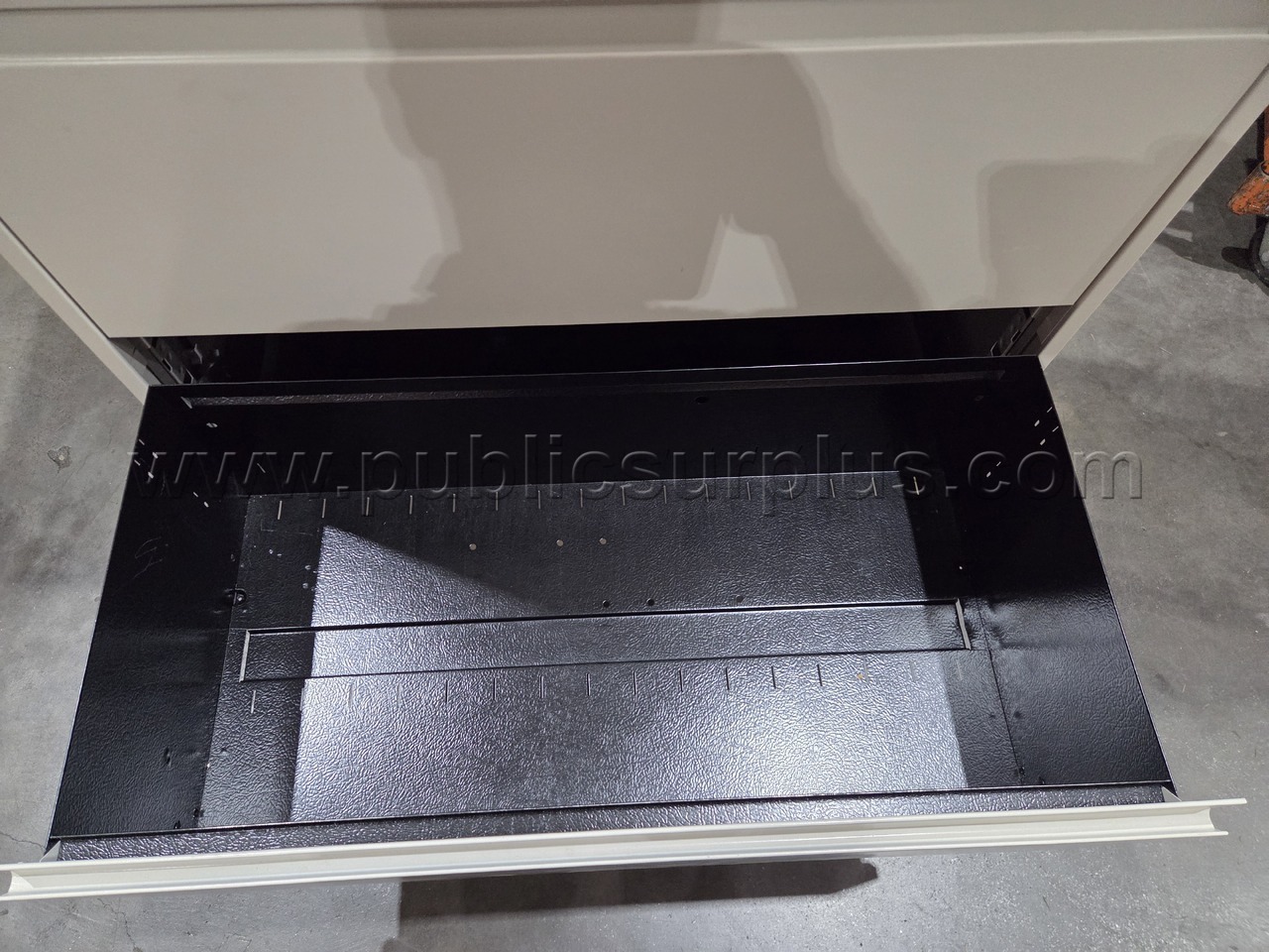 4-Drawer Filing Cabinet   Government Surplus Auction - Photo #4