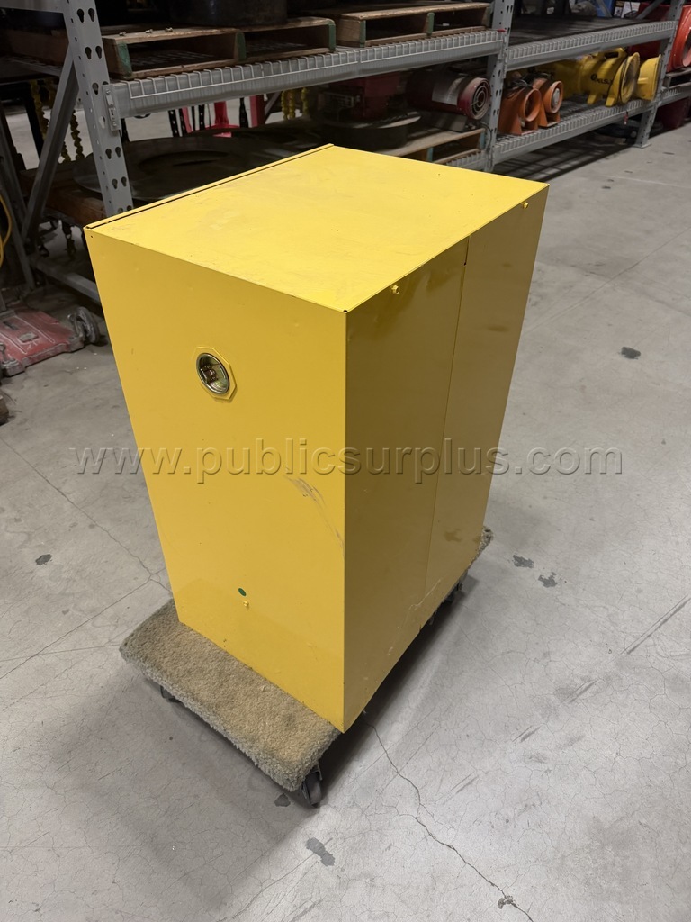 Justrite Sure-Grip EX flammable liquid storage cabinet   Government Surplus Auction - Photo #4
