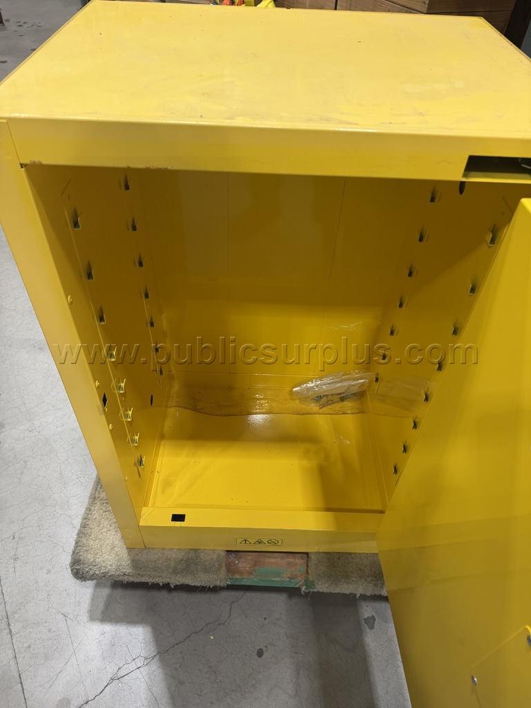 Justrite Sure-Grip EX flammable liquid storage cabinet   Government Surplus Auction - Photo #6
