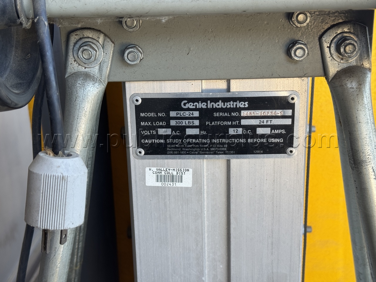 Genie Lift PLC-24 compact, push-around vertical personnel lift Genie  Government Surplus Auction - Photo #4