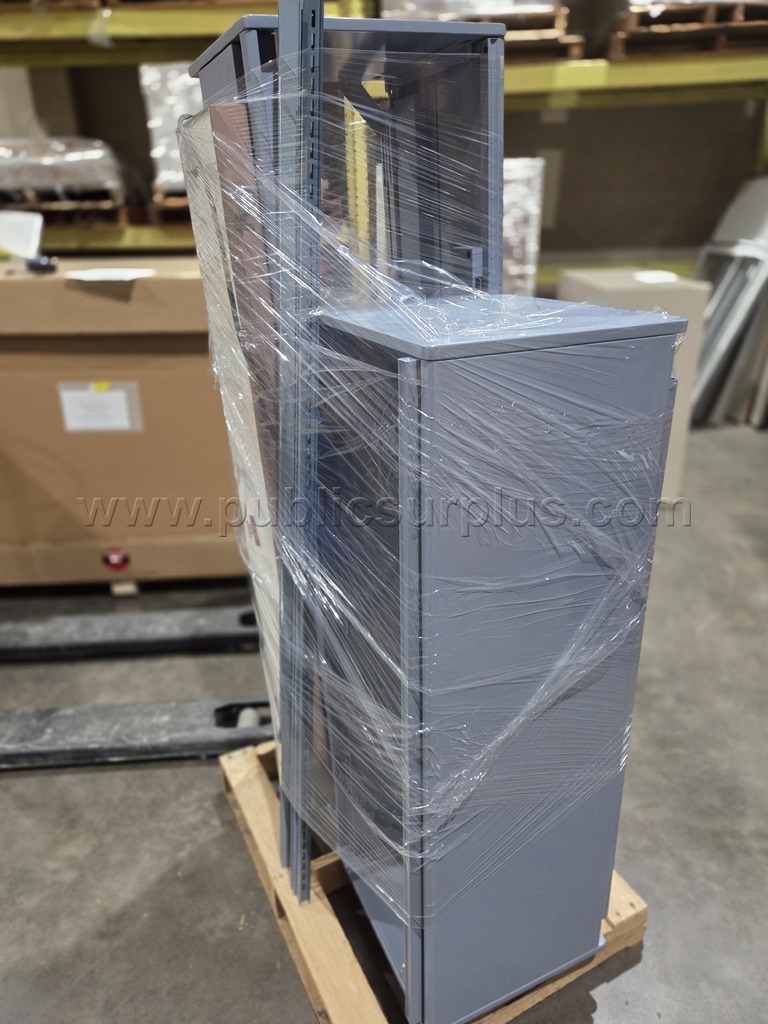 (2) Metal Wall Cabinets   Government Surplus Auction - Photo #2