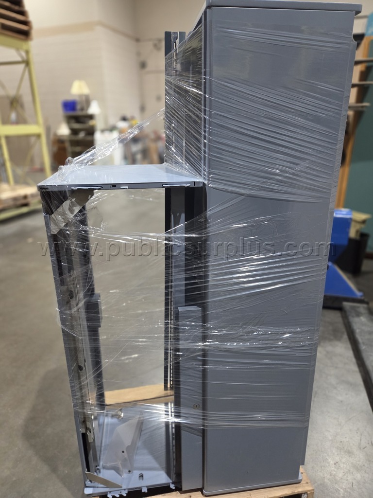(2) Metal Wall Cabinets   Government Surplus Auction - Photo #3