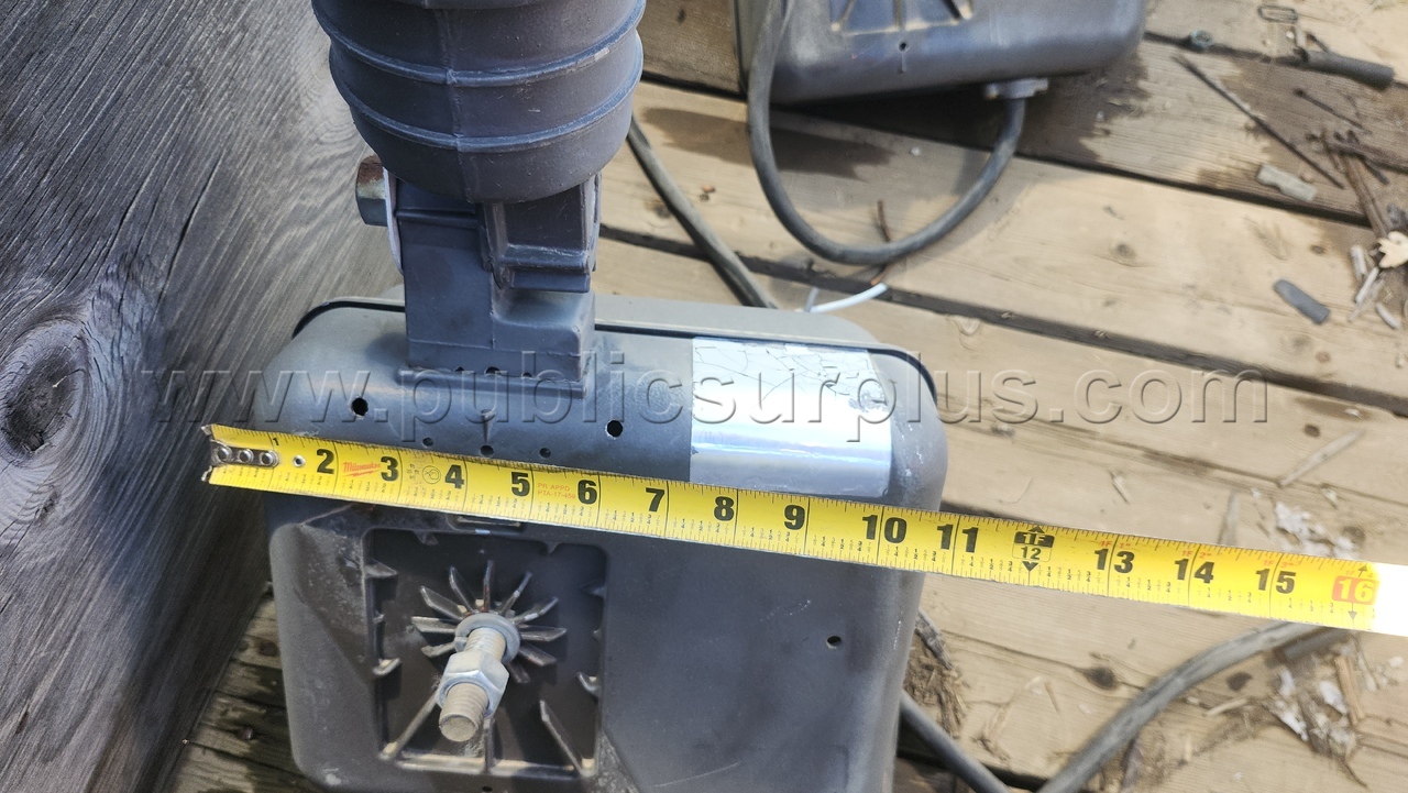 Industrial Light fixtures - Lot 2   Government Surplus Auction - Photo #6