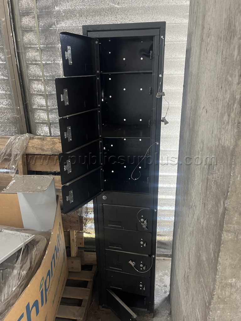 Metal Lockers; QTY: 1   Government Surplus Auction - Photo #2