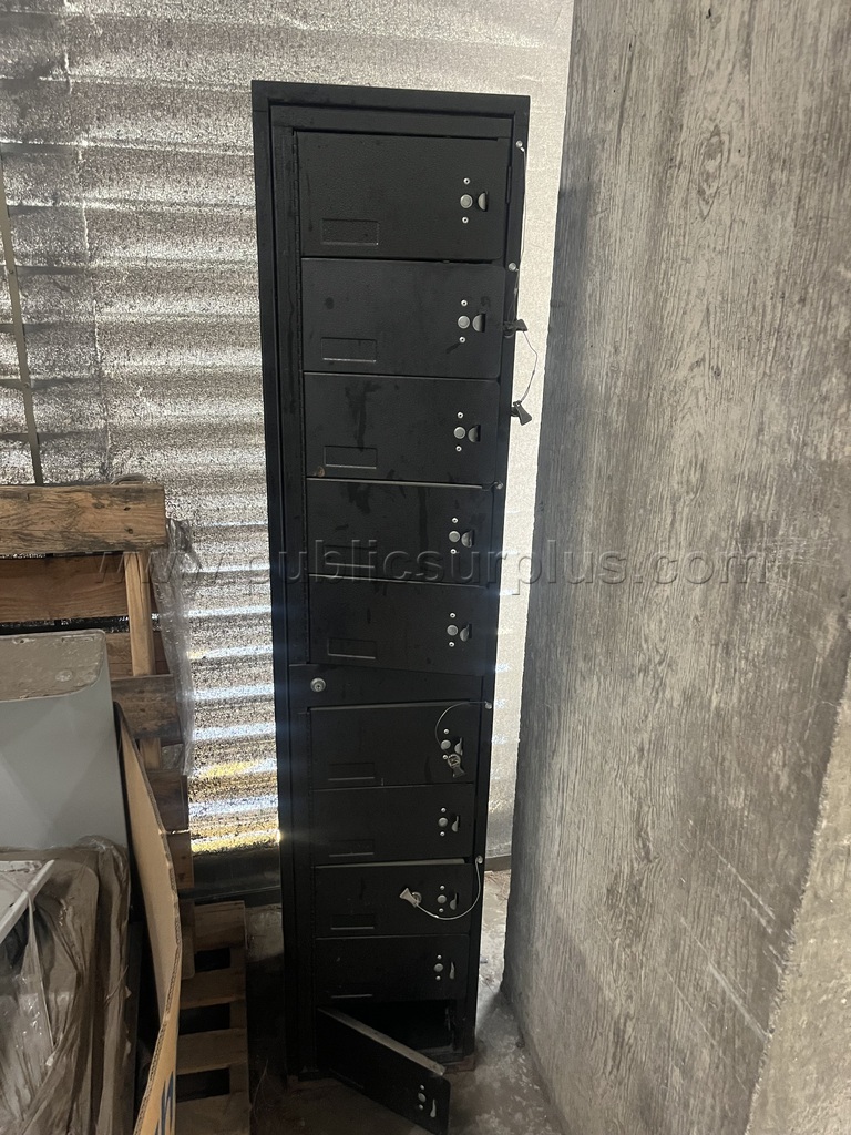 Metal Lockers; QTY: 1   Government Surplus Auction - Photo #3