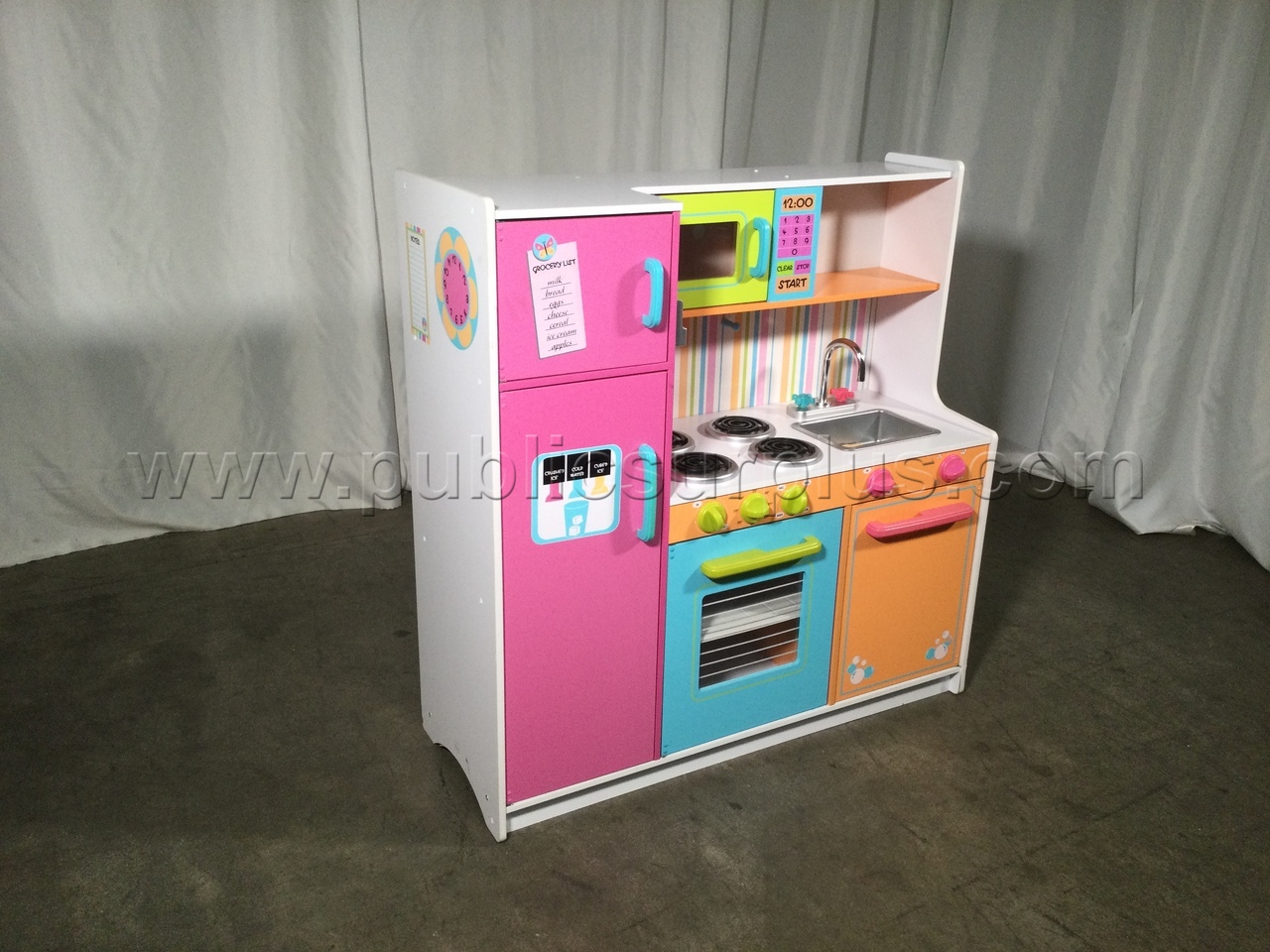 Children's Play Kitchen - 3380  3380 Government Surplus Auction - Photo #2