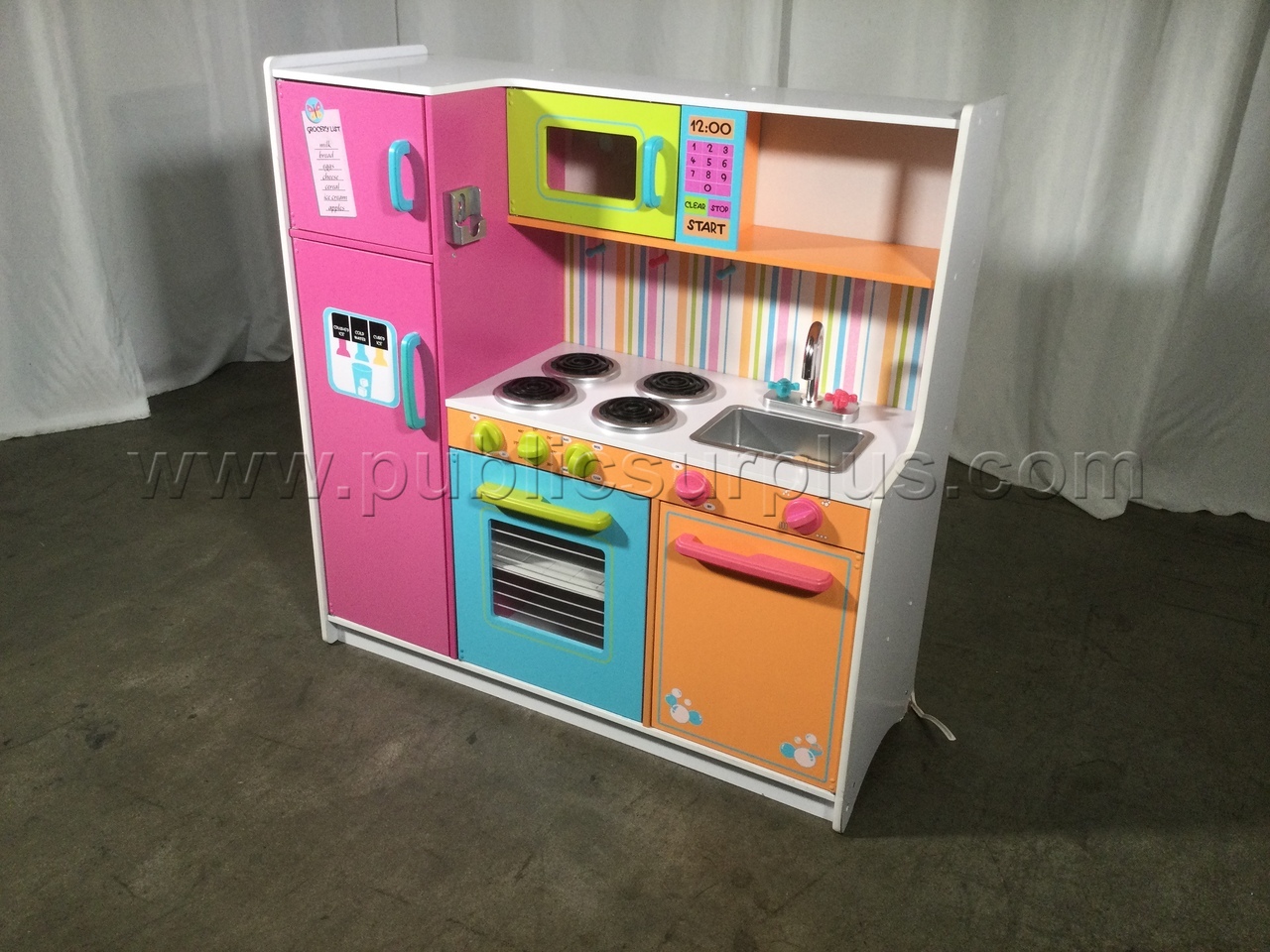 Children's Play Kitchen - 3380  3380 Government Surplus Auction - Photo #3