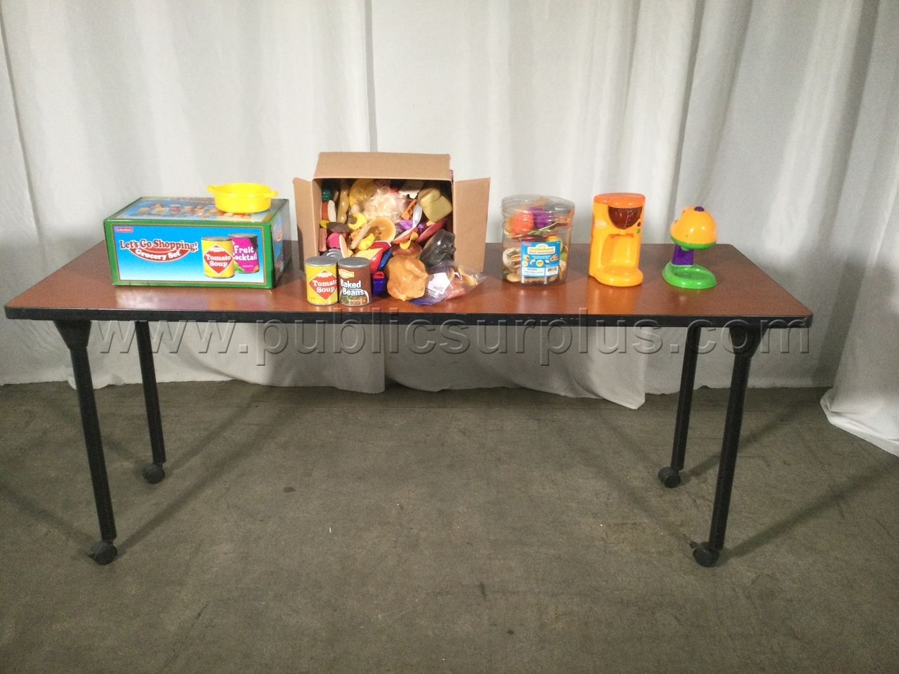 Children's Play Kitchen - 3380  3380 Government Surplus Auction - Photo #4