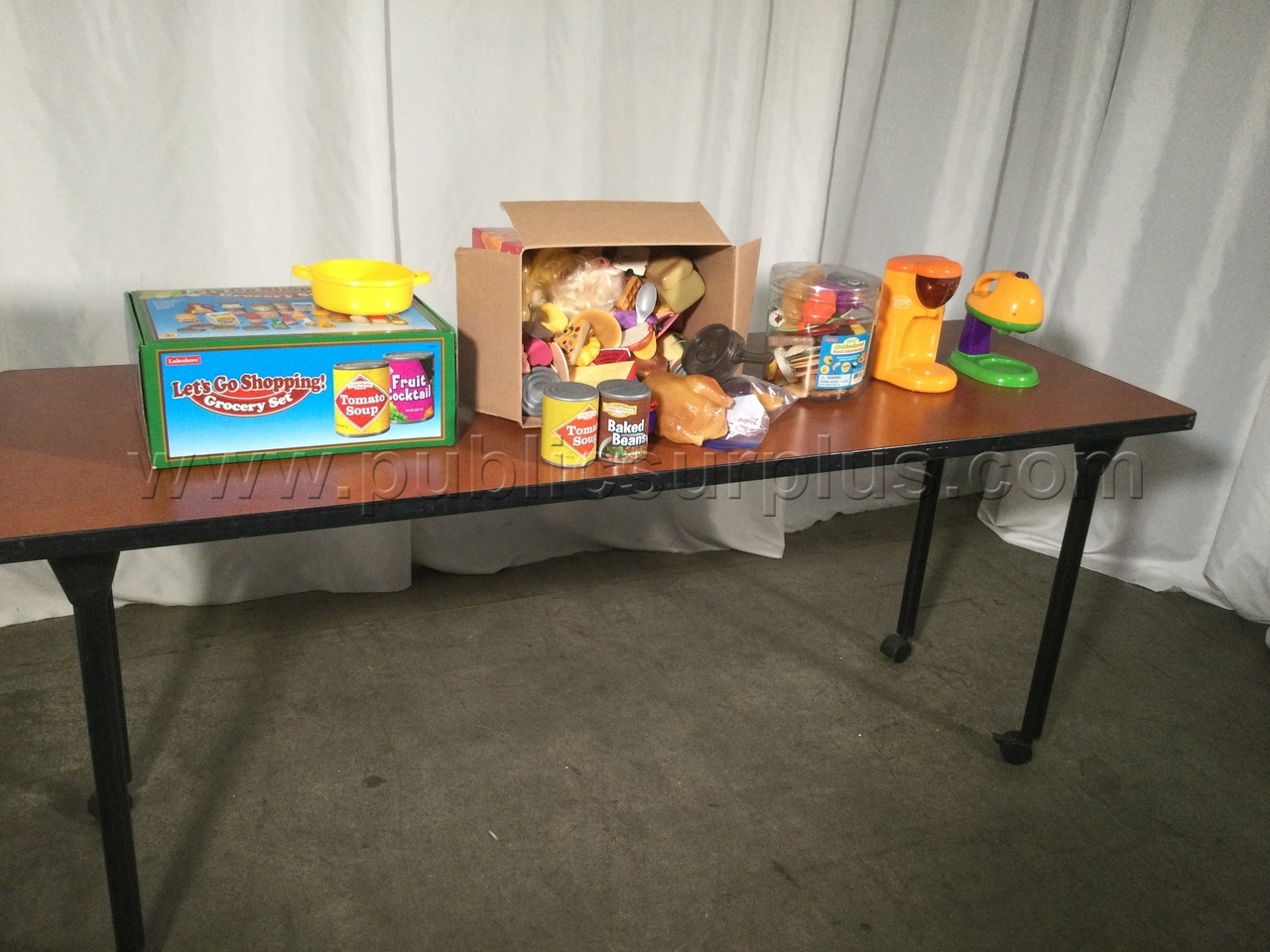Children's Play Kitchen - 3380  3380 Government Surplus Auction - Photo #5