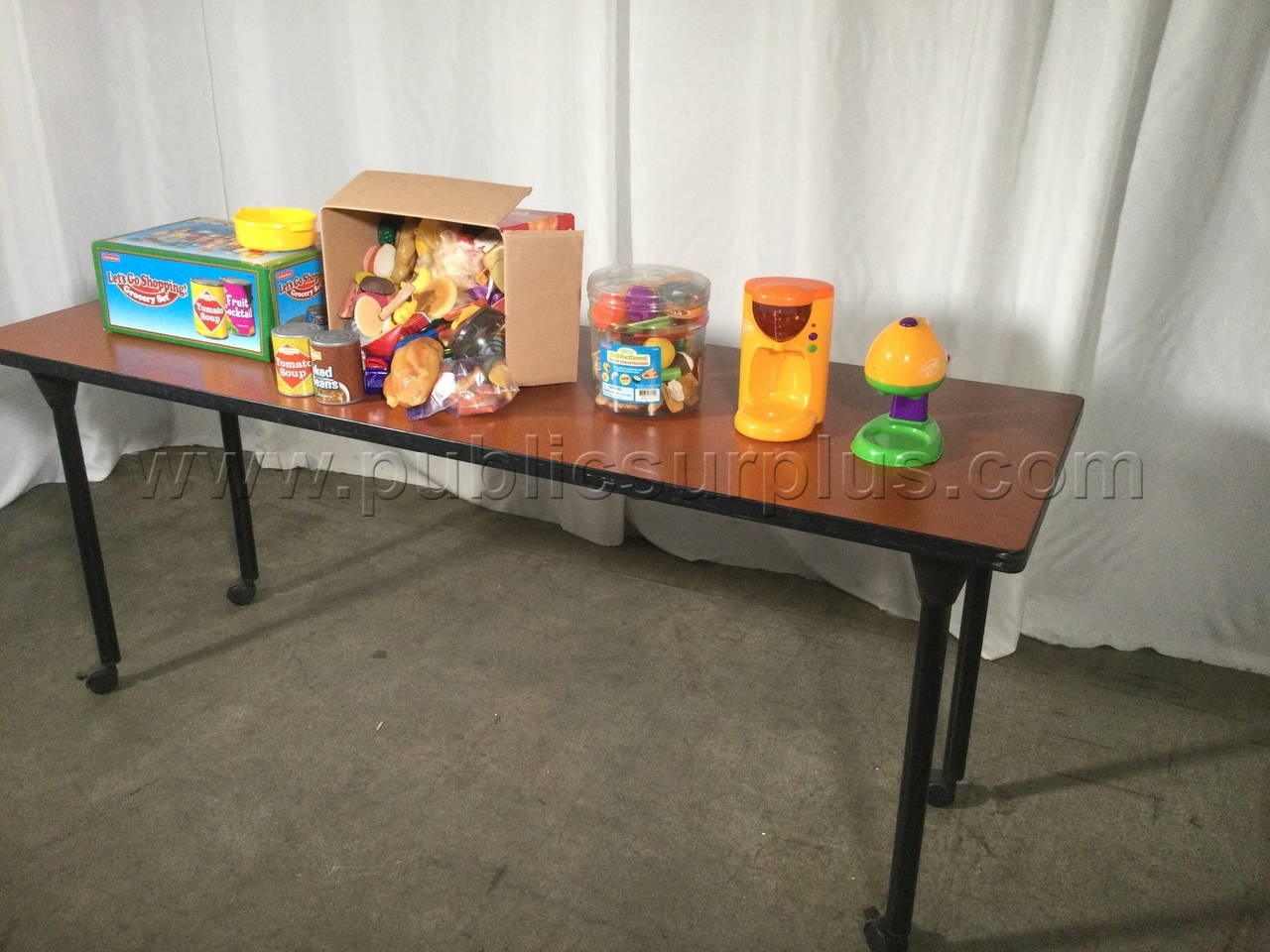 Children's Play Kitchen - 3380  3380 Government Surplus Auction - Photo #6