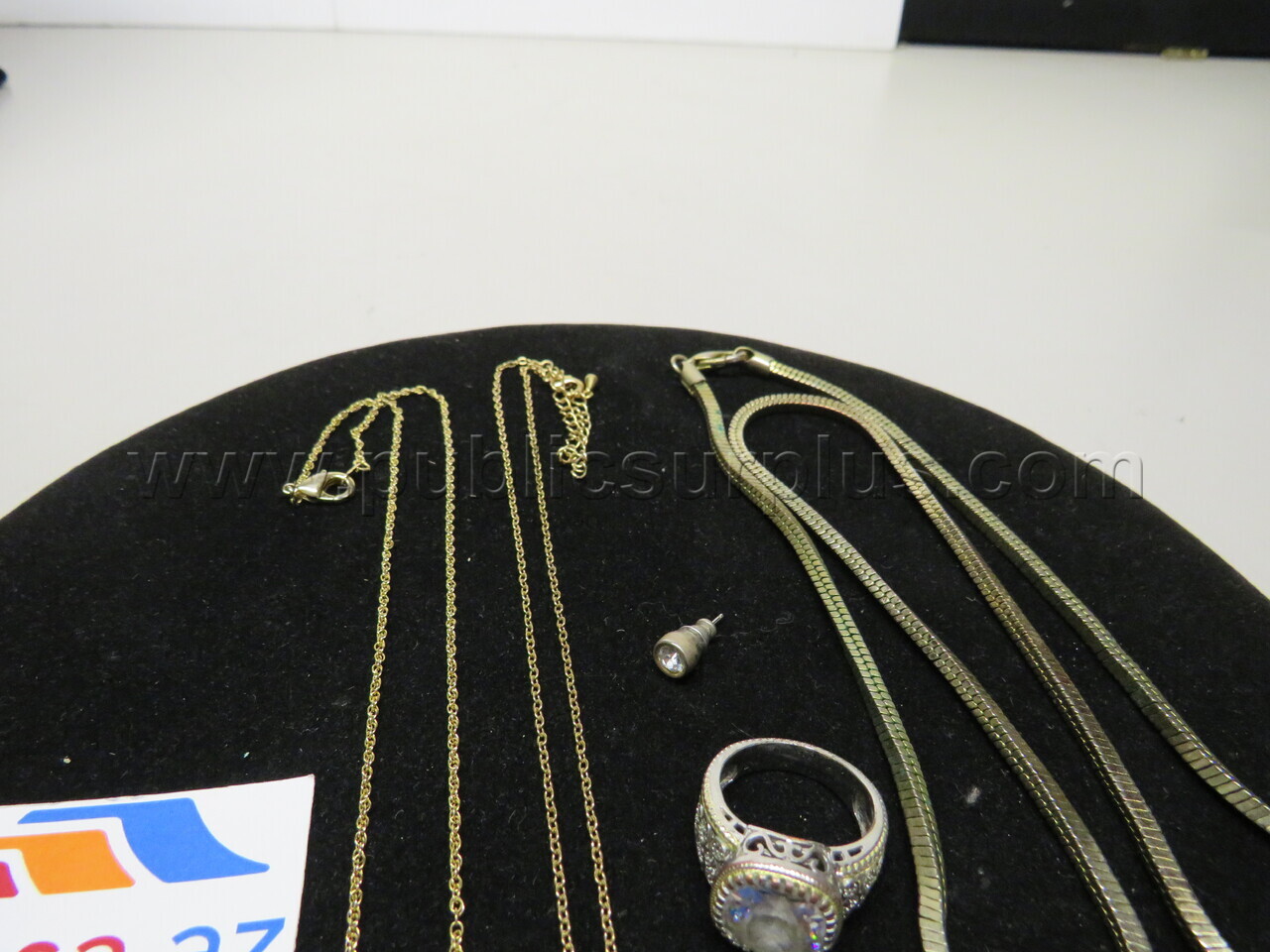 Lot of Assorted Jewelry   Government Surplus Auction - Photo #2