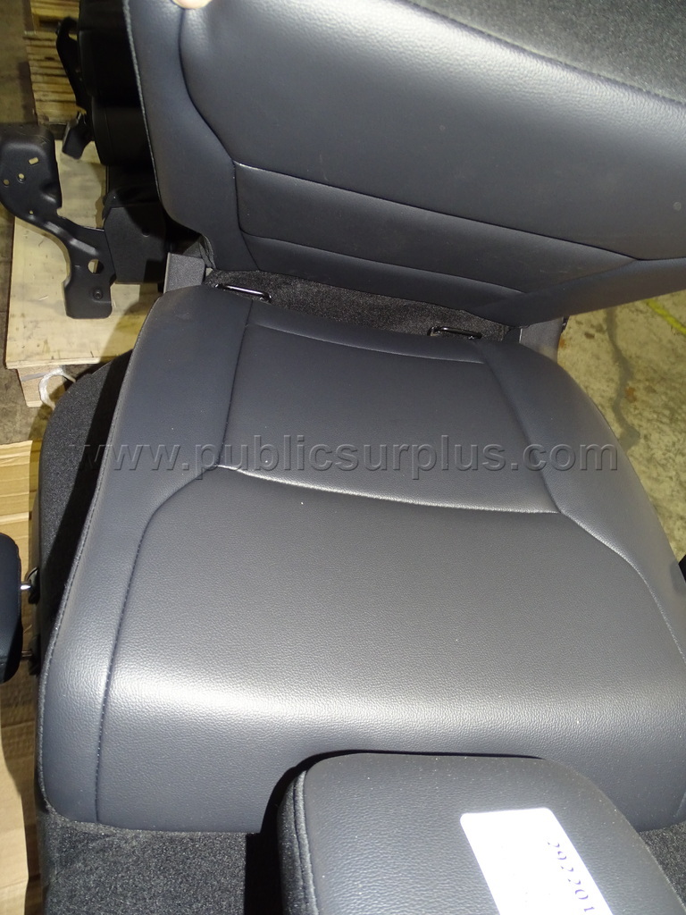 2025 Ford F-150 Rear Seat Ford F-150 Government Surplus Auction - Photo #3