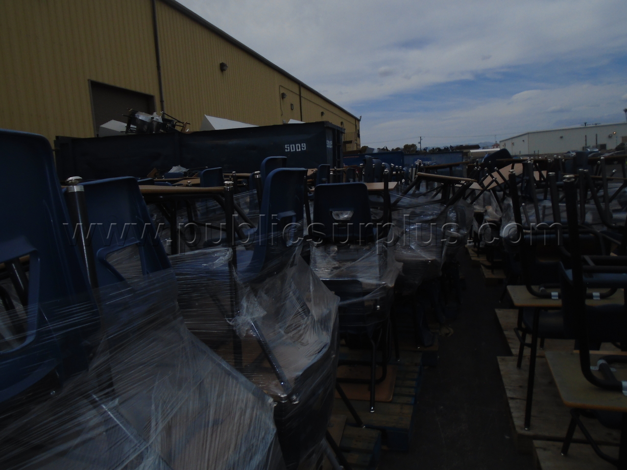 TOTAL 400 DESK COMBOS   Government Surplus Auction - Photo #3