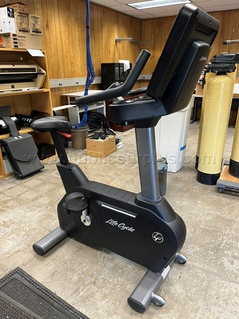 Life Fitness Club Series Upright Lifecycle Exercise Bike (CSLU)