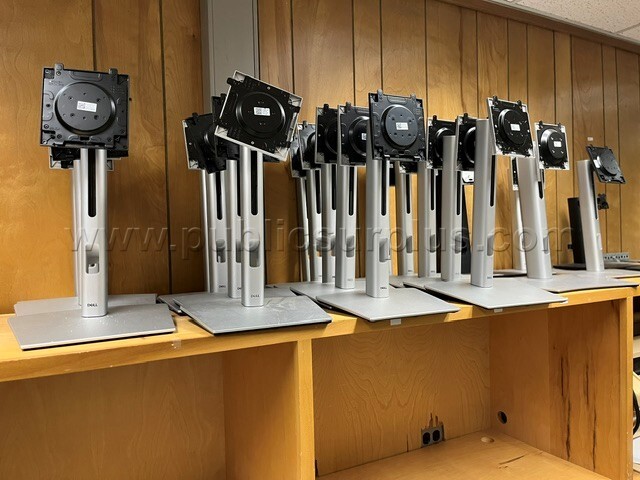 Dell Monitor Stands LOT Q(20) Dell  Government Surplus Auction - Photo #3