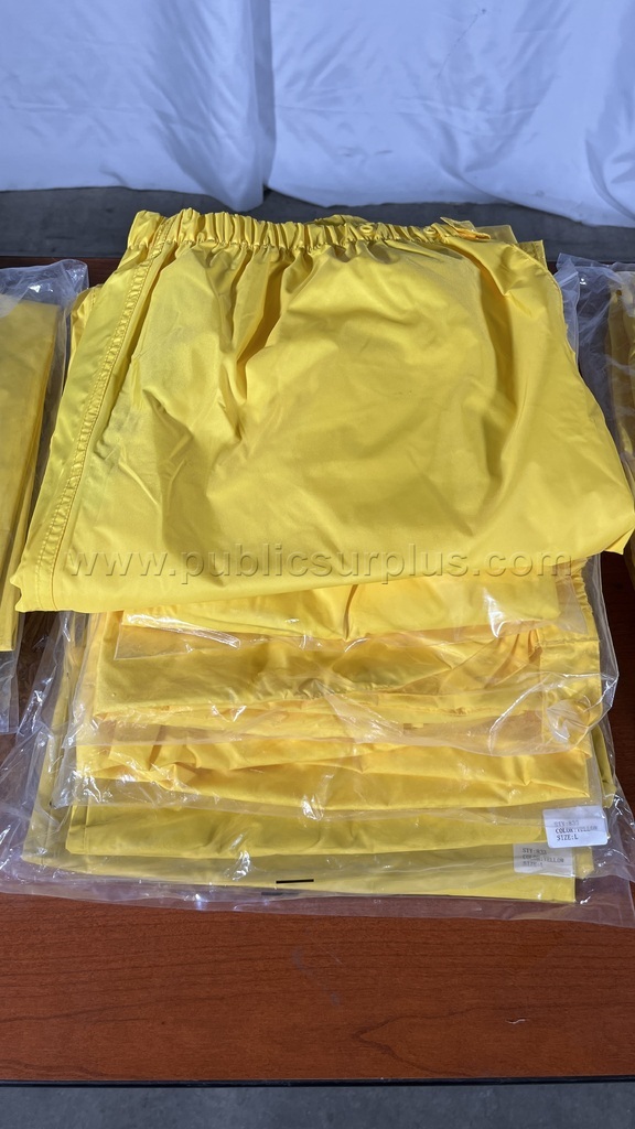 Lot of (13) WearGuard / WearTex Waterproof Rain Pants - 3389   Government Surplus Auction - Photo #4