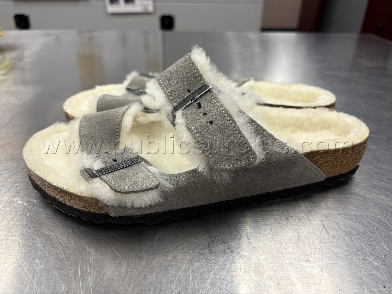 Birkenstock Arizona Shearling (Women) Slides; Size 42   Government Surplus Auction - Photo #4