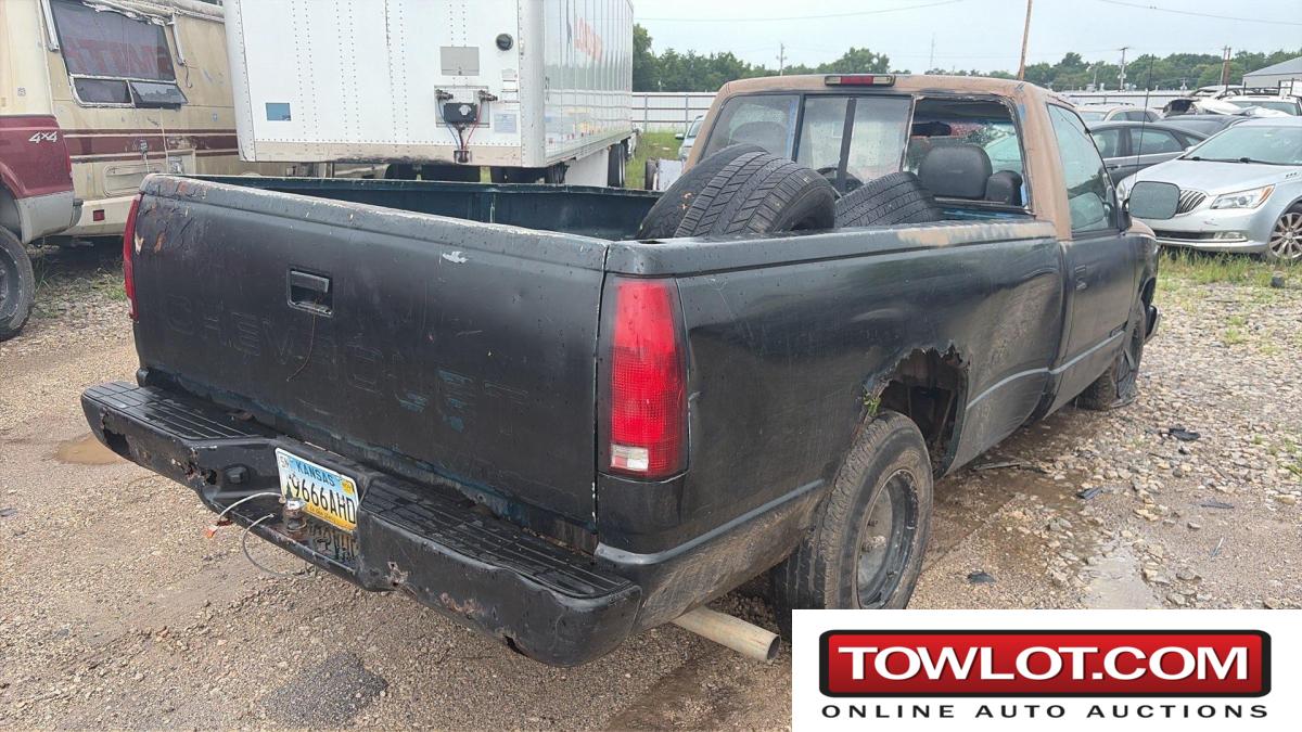 1998 Chevrolet C/K 1500 (TOPEKA, Kansas) Chevrolet 1500 Government Surplus Auction - Photo #3