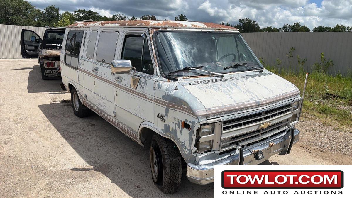 1990 Chevrolet G-Series Van (TOPEKA, Kansas) Chevrolet G-Series Van Government Surplus Auction - Photo #2