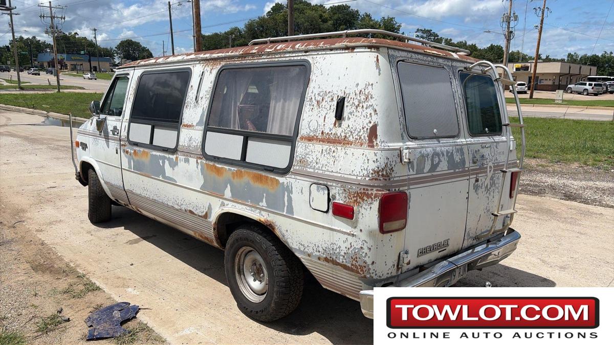 1990 Chevrolet G-Series Van (TOPEKA, Kansas) Chevrolet G-Series Van Government Surplus Auction - Photo #4