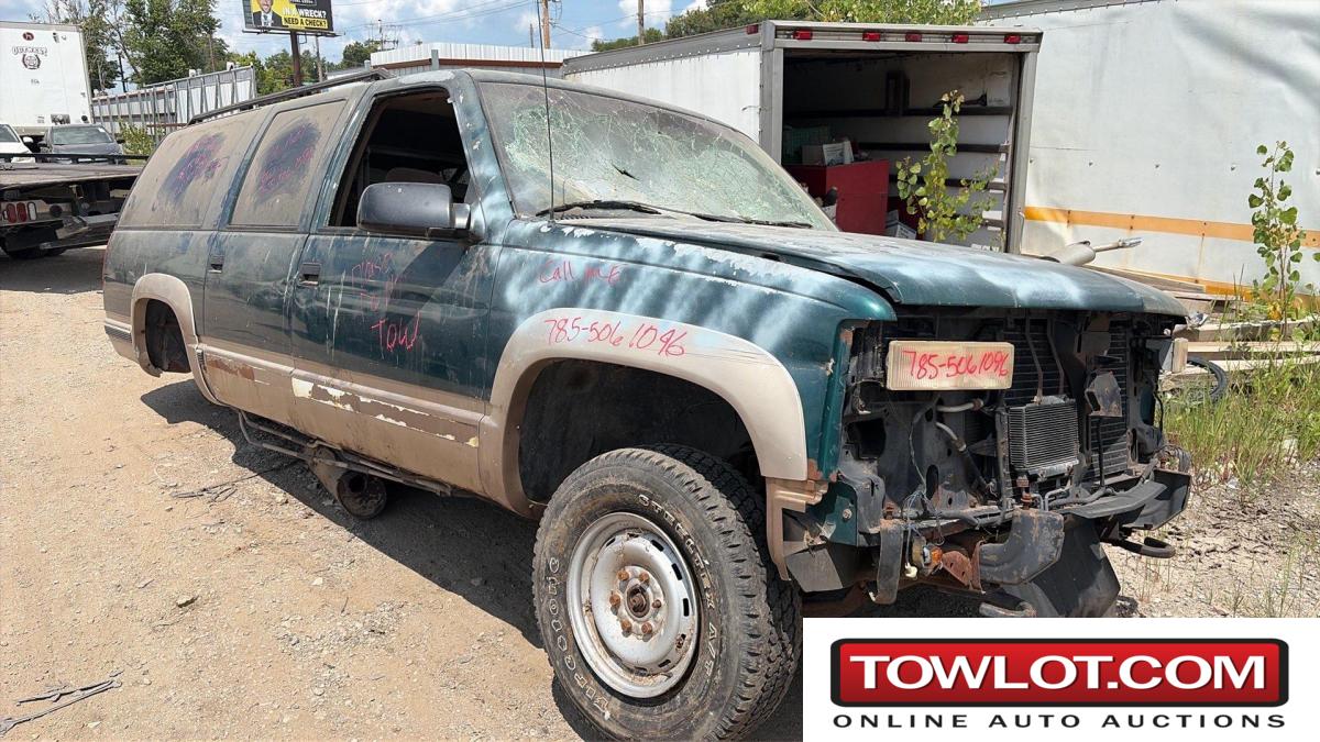 1995 Chevrolet Suburban (TOPEKA, Kansas) Chevrolet Suburban Government Surplus Auction - Photo #2