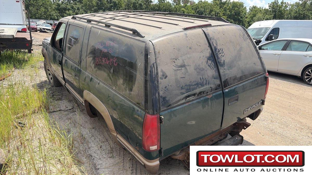 1995 Chevrolet Suburban (TOPEKA, Kansas) Chevrolet Suburban Government Surplus Auction - Photo #4