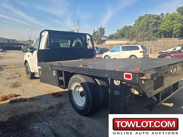 2004 Ford F-350 SD (Overland Park, Kansas) Ford F-350 Government Surplus Auction - Photo #4
