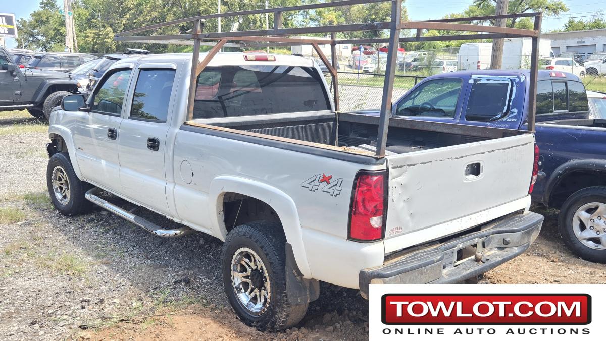 2004 Chevrolet Silverado 2500HD 4x4 (Kansas City, Missouri) Chevrolet Silverado 2500HD Government Surplus Auction - Photo #5