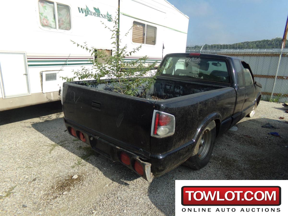 1995 Chevrolet S10 Pickup (Kansas City, Kansas) Chevrolet S10 Pickup Government Surplus Auction - Photo #2
